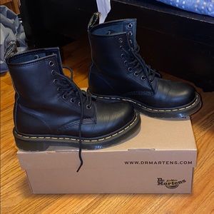 DR MARTENS SIZE 5 BLACK BOOTS